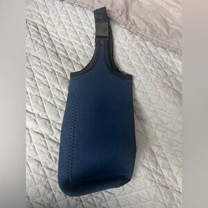 🥰 4/$25 - Navy Neoprene Water Bottle Holder